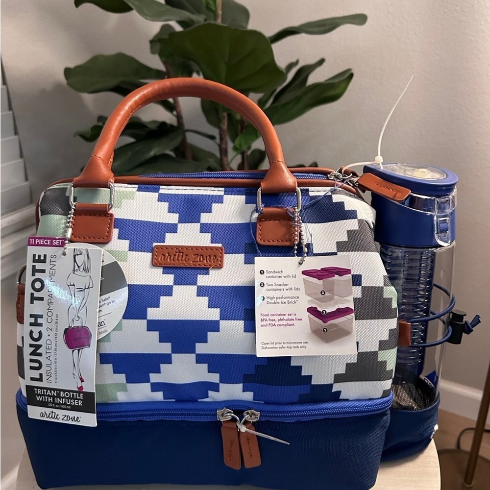 Arctic Zone 11 Pieces Blue and White Lunch Tote,  with Tritan   Bottle Infuser